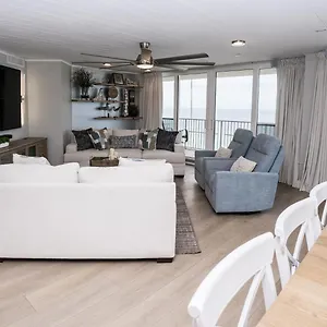 New - 3br 3ba Corner Beachfront - 2024 Remodel - 3 Pools, Tiki Hut, Gym, Tennis Apartment